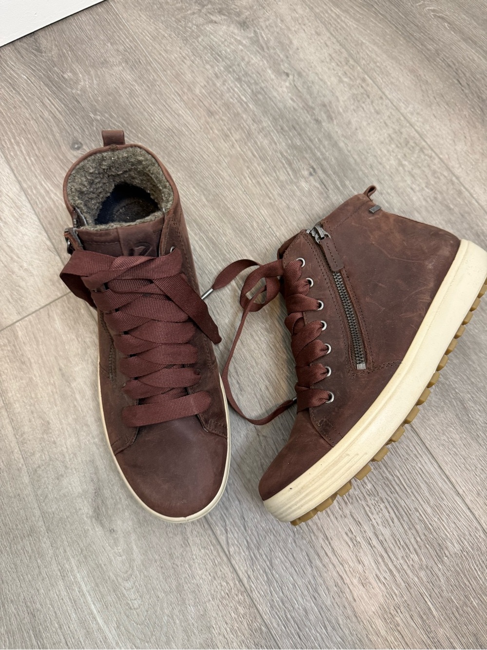 Ecco Brown Leather High-Top Sneakers size 40